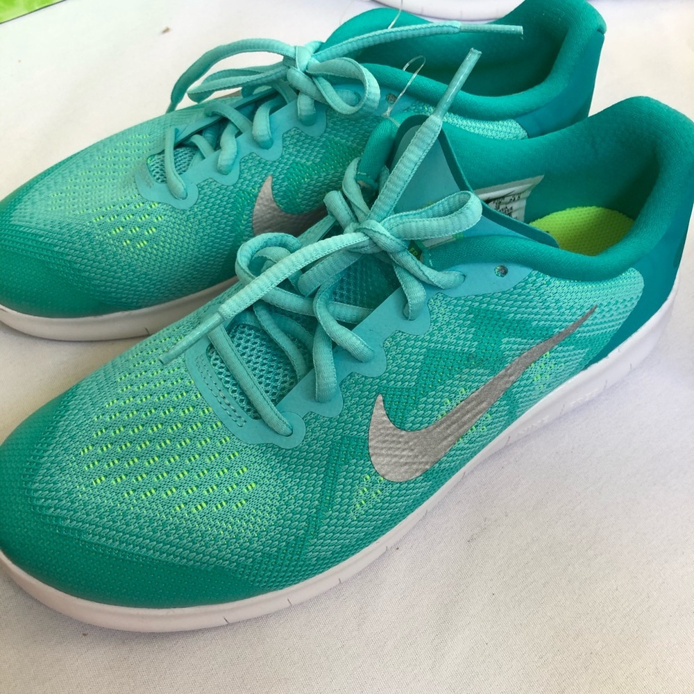New nike shoes size 6.5y